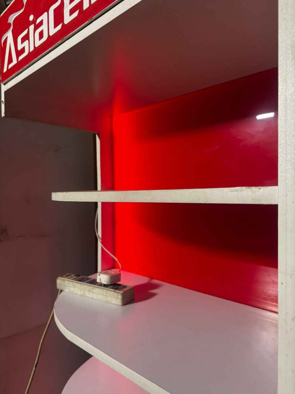 رفوف للبيع السعر 120 مكان الدوره *********** بغداد, العراق
