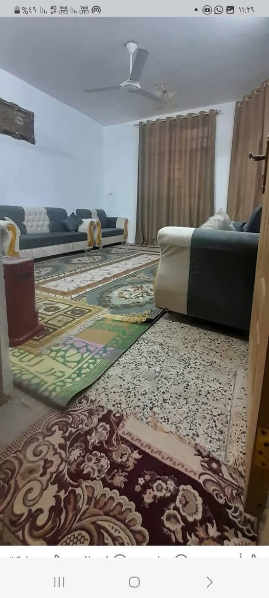 السلام عليكم بيت للبيع مساحه ١٢٠م مربع معسكر البلديات شارع الشريط مقابل مدرسة الافنان الأهلية بي غرفه  واستقبال  وصاله وكراج سياره والخدمات للإستفسار على هذا الرقم ***********

