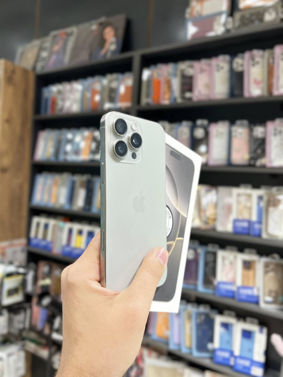 ايفون 16برو ماكس 
ضمان ماستر بطاريه 🔋92
نضيف كلش جهاز اي ضرر مابي
السعر 1200
العلوان زبونه شارع الربيعي

***********
