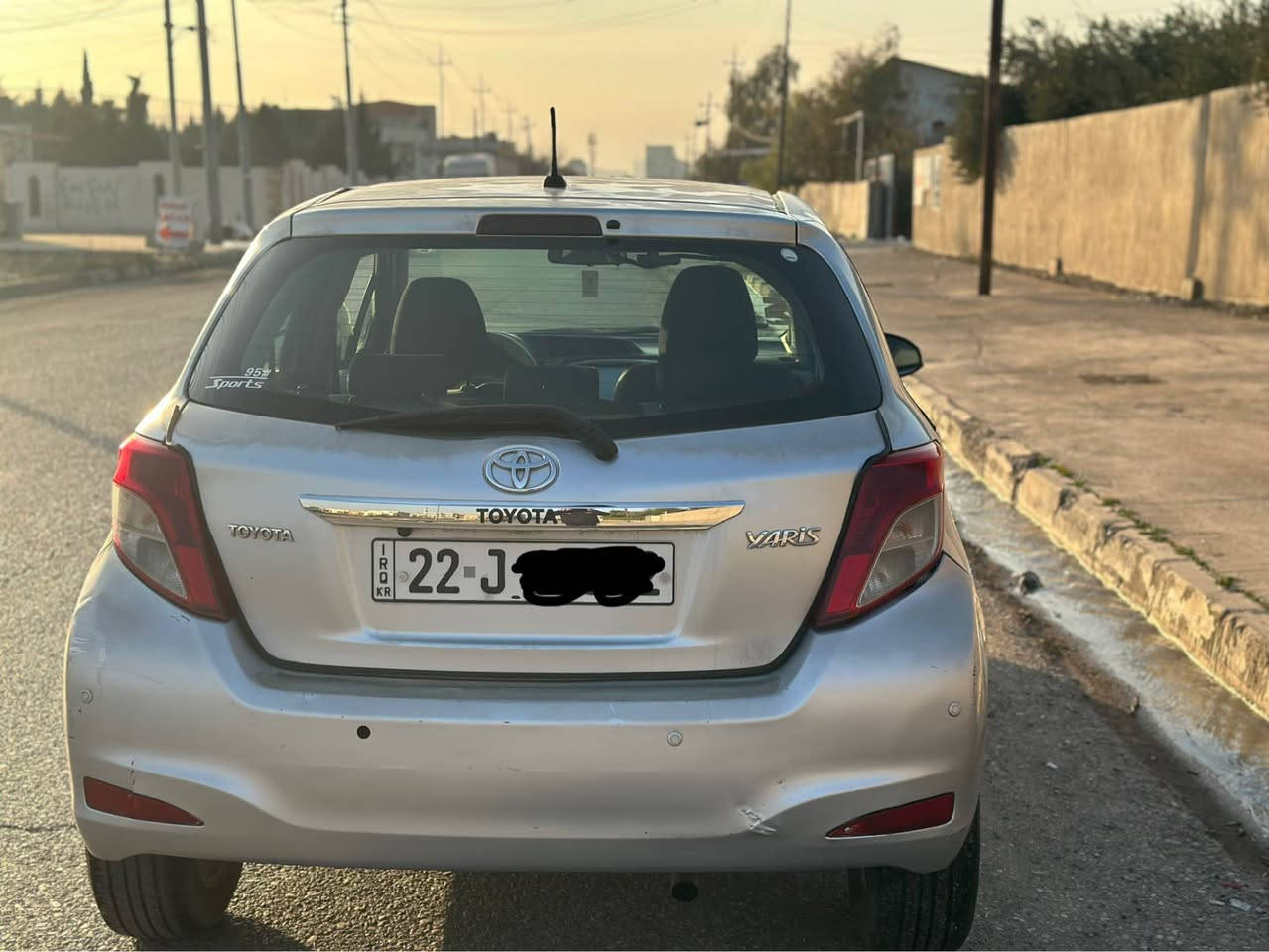 Toyota Yaris 2012. تۆیۆتا یارس خەلیجی مەکینە ١٥.یفول.٥بلیفABS( ٢پارچەی هەیە بۆنیت و نیوچامڵغ جەمپەکی زۆر خەفیفی هەیە ڕەقەمو سەنەوی نوێێ *********** واتس ئاپ نرخ $٩٠ أربيل, العراق
