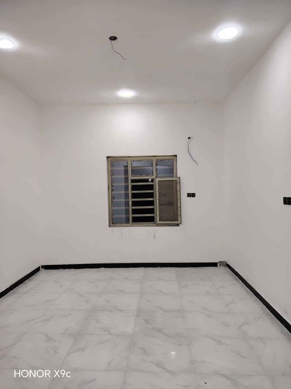 دار للبيع مساحه 240متر
العنوان بصره شط العرب جزيره اليوبه
يحتوى علـّۓ  
ثلاث غرف منام٣ ،،أسقبال،،صاله،،مطبخ
صحيات داخليه خارجيه،،كليدور مع كراج
تسليم مفتاح جاهز للسكن
خدمات كامله 
نوع طابو صرف زراعي باسم عراقي
السعر 85مليون بمساحه 240متر
للأسفسار📲
***********📞
***********📞

