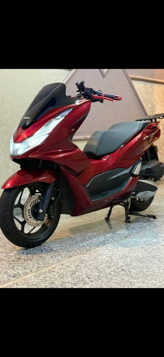 السلام وعليكم دراجهpcx مكينه 160cc جديده تدفئه يدات من الرمبه عله ايدي مكان بغداد 
 *********** ممتواجد على الفيسبوك اتصل
