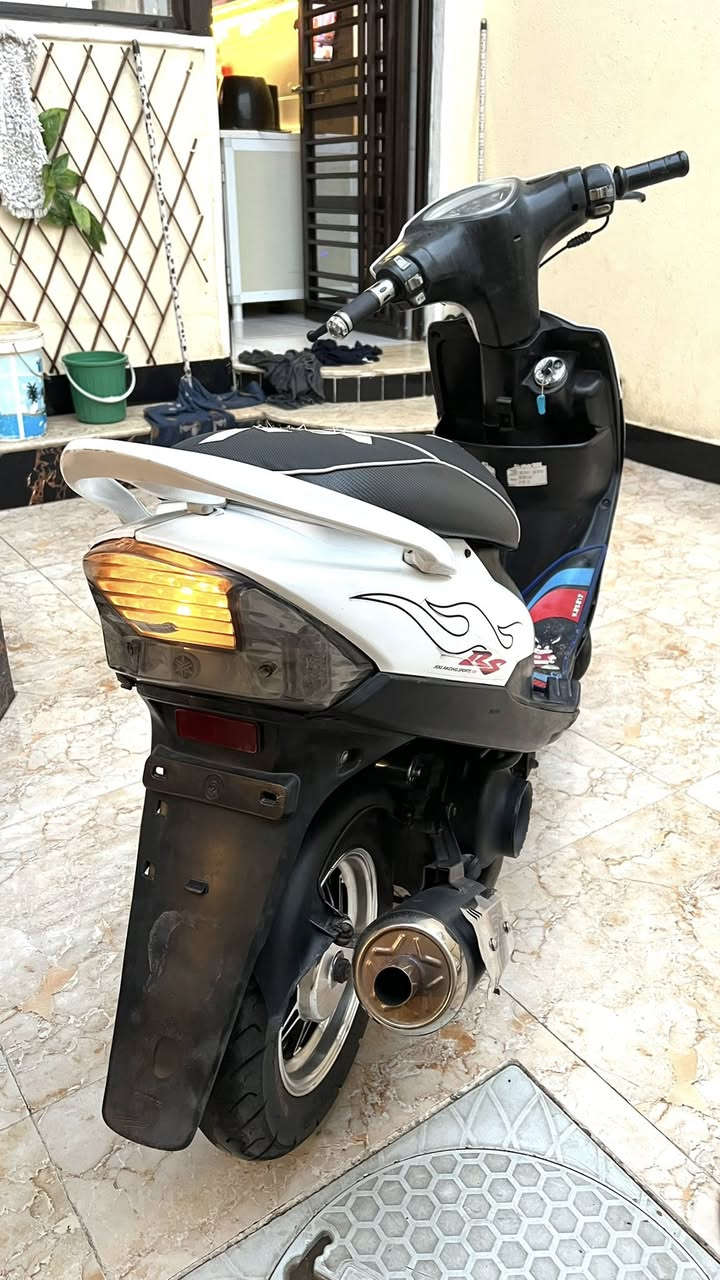 السلام عليكم ماكس عدلة بوشة 49 نضيفه الدراجه كامله مثل ما موضحة بالصور خذيتها حاويه قبل 4 اشهر وغراضها البلاديه موجوده كفرات ويلات فقط عنوان القبلة حي المهندسين سعرها 900 وبيها مجال للشراي فقط ***********
