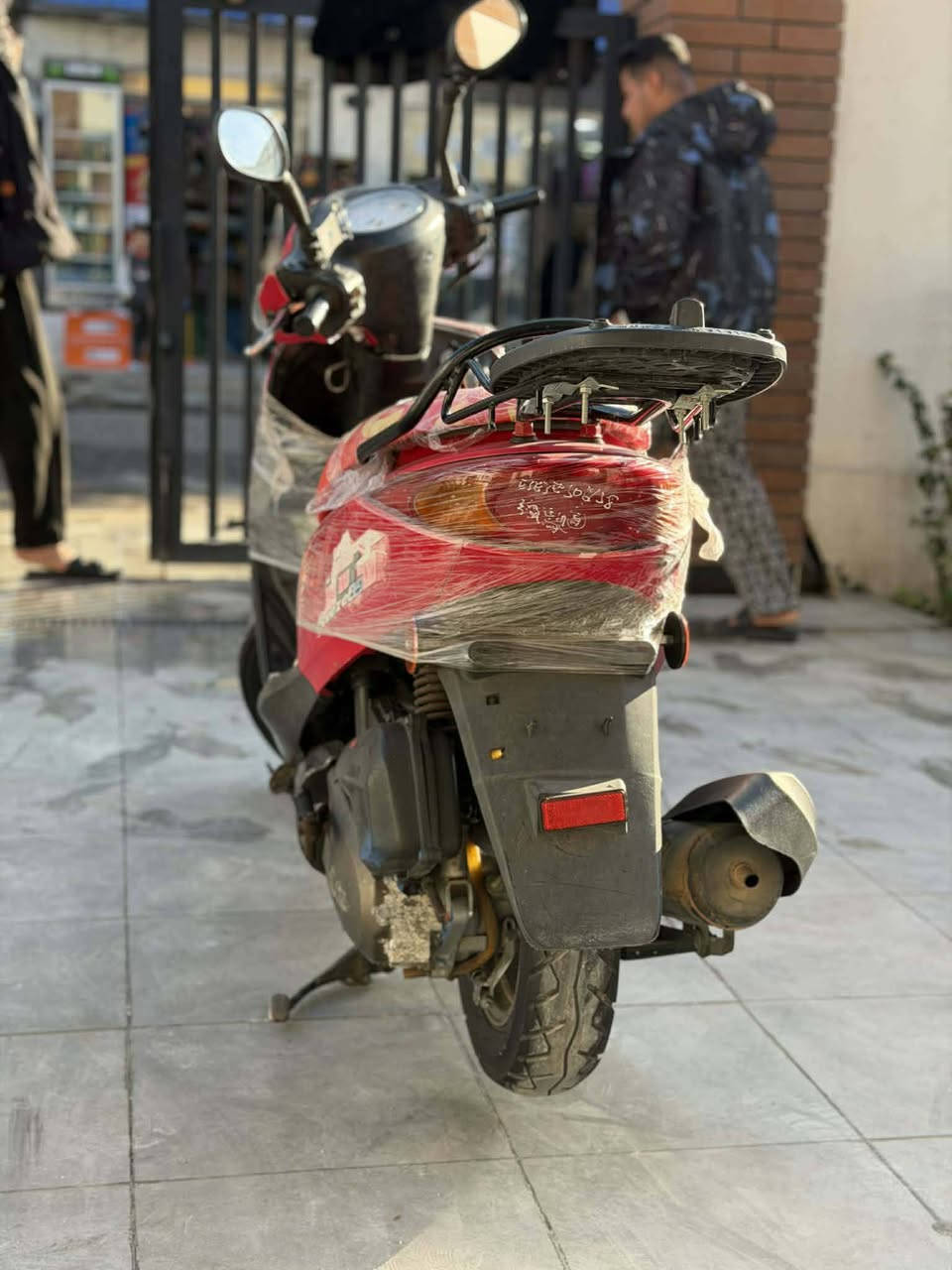 سلام عليكم دراجه بريز ببغاء مكفوله كفاله عامه شلعه معدل دراجه مداريها بازين محسن او دهن امازويل جيب الف فيتر وياك دراجه كلها بلاديه ختم واحد سعرها ٩٥٠ وبيها مجال مكاني بغداد شارع حيفا رقم ***********
