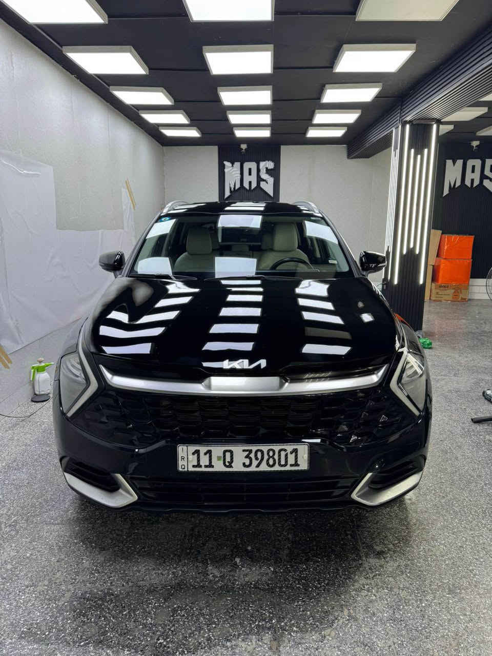 السلام عليكم
سبورتج  للبيع
مديل.  : 2023
رقم.   :    بغداد
موصفات: ،بصمه،،  جلد ابيض كراسي كهرباء وكذالك تدفئه بالكشنات، شاشه متصله،   شاحن USBوكذالك شاحن 
لاسلكي،ومود درايف، وتحكات ستيرن، ومثبت سرعه ومقود،مواصفات اهواي. 
حادث؛ السياره فقط بنيد صورالحادث مرفقه بالمنشور

الرقم ؛ ***********
متوفر خاص وتساب بغداد, العراق
