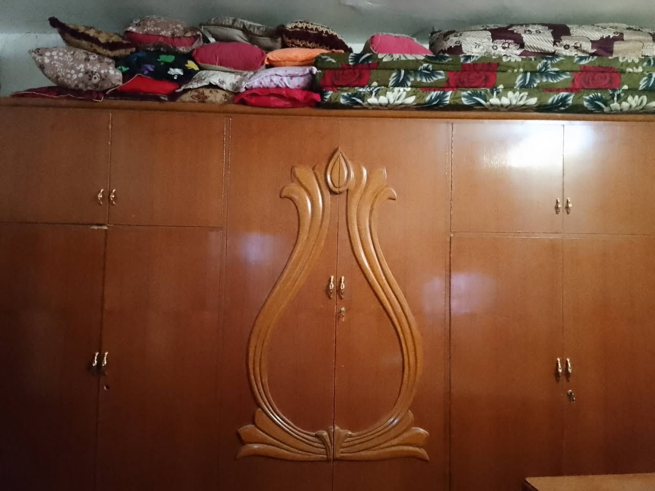 سلام عليكم متاح غرفه اخشاب 5قطع سعر500: ***********
