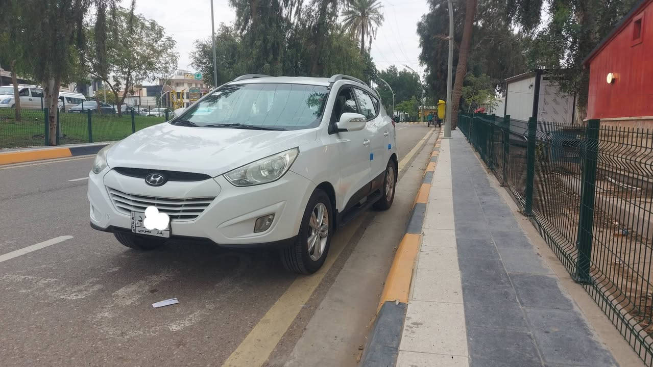 السلام عليكم
توسان 2013 خليجي رقم بغداد 

ماشي 100 الف حقيقي

محرك ٢٠٠٠ دوش

كير محرك صبغ كفاله عامه 

تبريد  وثلج

مواصفات معروفه... 

ديالى بعقوبه 

رقمي ***********
