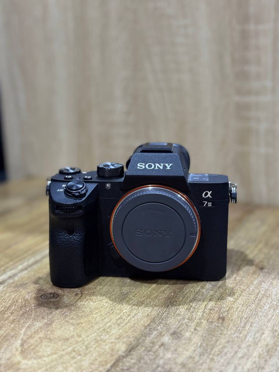 كاميرا سوني a7iii للبيع
نضافه 100‎%‎ مثل ما موضح بصورة 
تصوير متواصل 10 صور/ثانية
24.2 ميكابكسل  
فيديو 4K 30fps + فل HD 120fps
نظام فوكس سريع 693 نقطة تركيز
مثبّت صورة خماسي المحاور داخل الجسم
ISO 100–51200 (قابل للتوسيع)
شاشتة لمس متحركة + منظار إلكتروني عالي الدقة
واي فاي + بلوتوث
بطارية قوية NP-FZ100 (أداء طويل)
باقي التفاصيل خاص 
مكاني بصرة 
للتواصل ***********

