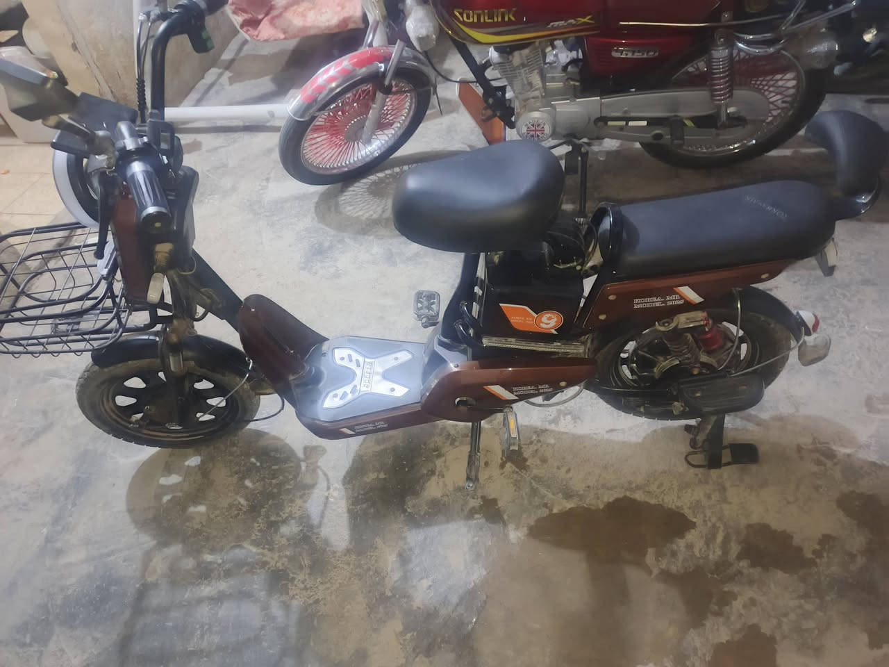 سلام عليكم شباب دراجه شحن حجم ١٦ل بيع الملقبه ب R9 سعر ٣٥٠وبي مجال حك جيه


**إذا كنت صاحب هذا الإعلان وتريد حذفه لأي سبب، رجاءا أرسل رسالة إلى الدعم الفني**