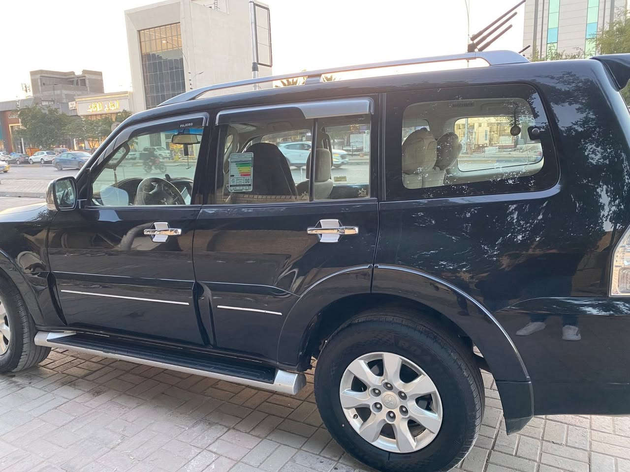 السلام عليكم باجيرو ٢٠١٦ مكينه ٣٥٠٠ اللون اسود ملكي مكفوله مواصفات شاشه كبيره بلاديه كامره دواره اشياره ب المري اشاير ترحيب كشن كهرباء  داخل بيجي واسود صاج السعر ١٧٦ رقم الهاتف ***********
