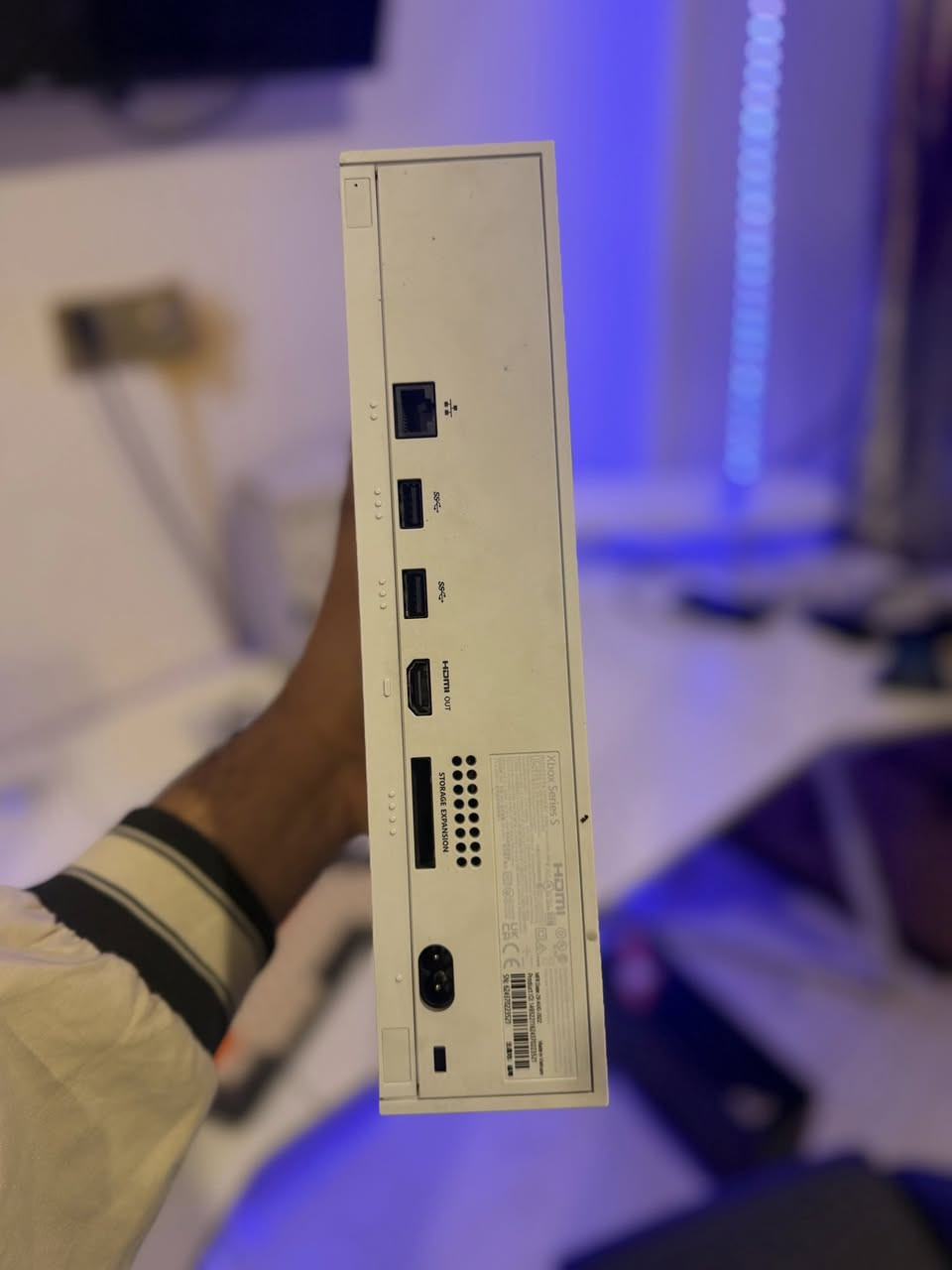 اكس بوكس سيريس s لك استيكر انتاج 22 لجهاز نضيف ما بي اي شخط غراضه كامله وكارتونته ويا بي جويستك  🕹️ واحد وشتارك كيم باس 5 اشهر والعاب الي بي fc26 
سعرة 325 
عنوان جميلة او التصال على هذا لرقم ***********
