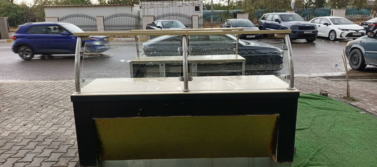 ميز مطاعم للبيع مع جهاز همبركر نضيف اتصل على الرقم
*********** كركوك, العراق
