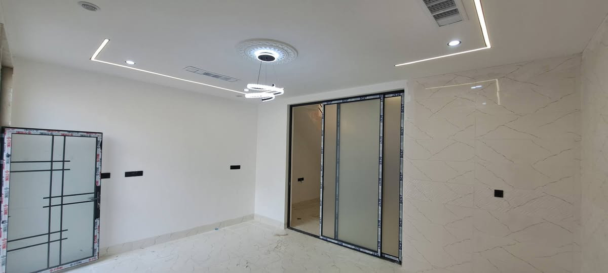 بیت.للبیع فی اربیل حی8حصاروك زیرۆ شارع15  مساحە100م مربع غرف نوم3 صحیات2/هوڵ مطبخ حار+بارد حدیقە گراج /طابو سعر610$ خانوفرۆستن هه ولیر8حەسارۆك  جادەی15دەی رووبەری100مربع دووقات سفر3نوستن هوڵ مطبخ گەرم و سارد حدیقە گراج نرخ 610$ معاملە *********** واتساپ *********** واتساپ أربيل, العراق
