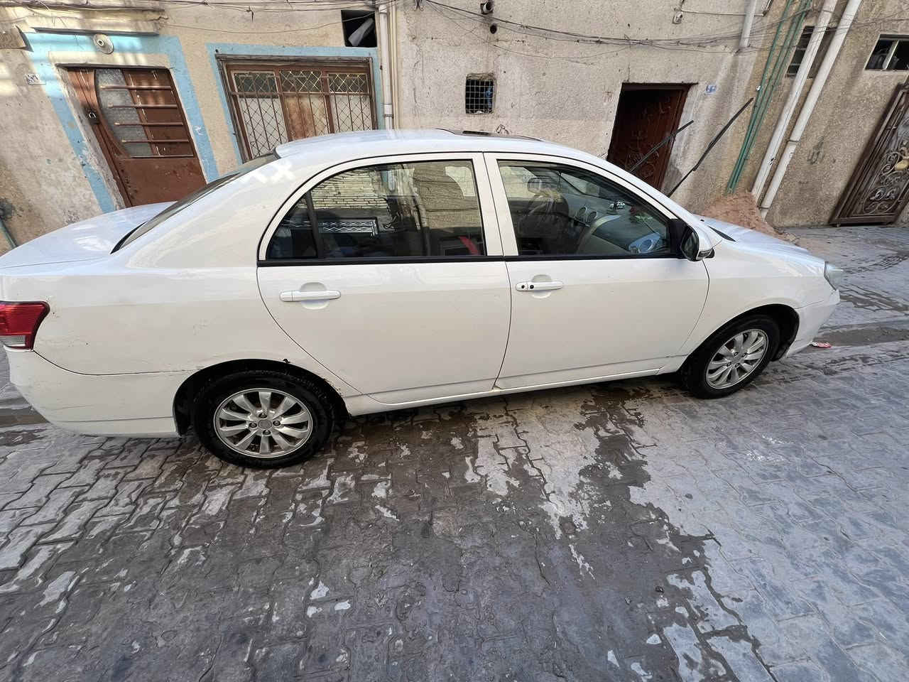 بي واي دي موديل 2013 نضيفه مثل ما موضحه بل صور بصمه تحكم ستيرن فول مواصفات بيه شويه نواقص بس اني اريد ابيع على حطته تخم تاير جديد السعر 45 ورقه وبيه مجال 
مكاني بغداد الجديده 
رقم الهاتف *********** بس وتساب شغال السيم كارت مغلق
