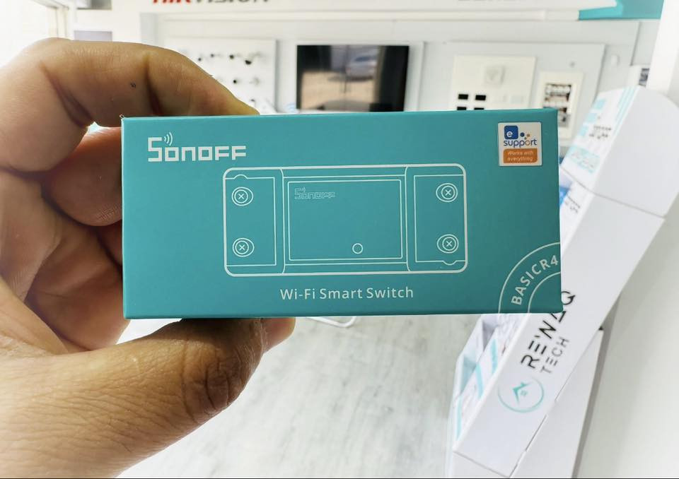هذه صناديق لمفاتيح ذكية من طراز Sonoff BASICR4. 
تتيح لك تحويل أي جهاز كهربائي تقليدي إلى جهاز ذكي. 
يمكن التحكم بها عن بعد من أي مكان في العالم عبر تطبيق eWeLink. 
تدعم المزامنة وإظهار الحالة المباشرة للجهاز في التطبيق. 
تتميز بشهادات أمان مثل ETL و CE و FCC و RoHS. 
تعمل مع المساعدات الصوتية مثل Alexa و Google Home. 
السعر 15.000 الف


**إذا كنت صاحب هذا الإعلان وتريد حذفه لأي سبب، رجاءا أرسل رسالة إلى الدعم الفني**