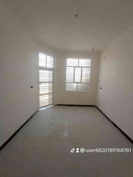 اللهم صلي على محمد وآل محمد 
دار للبيع المساحه 100م واجه 5نزال 20 طابو زراعي سند                      25تحويل مباشر بأسم المتشري 

طابق واحد 
غرفه نوم وكلدور وستقبال ومطبخ حار وبارد وبيتونه ومجمع صحيات داخل وخارج  حديث 2025مامسكون استلام مباشر 

عنوان حله قرب مزار العلويه شريفه ع قريب جدا من شارع العلويه شريفه ع 

اترك تعليق ويتم الرد خاص او اتصال ***********
