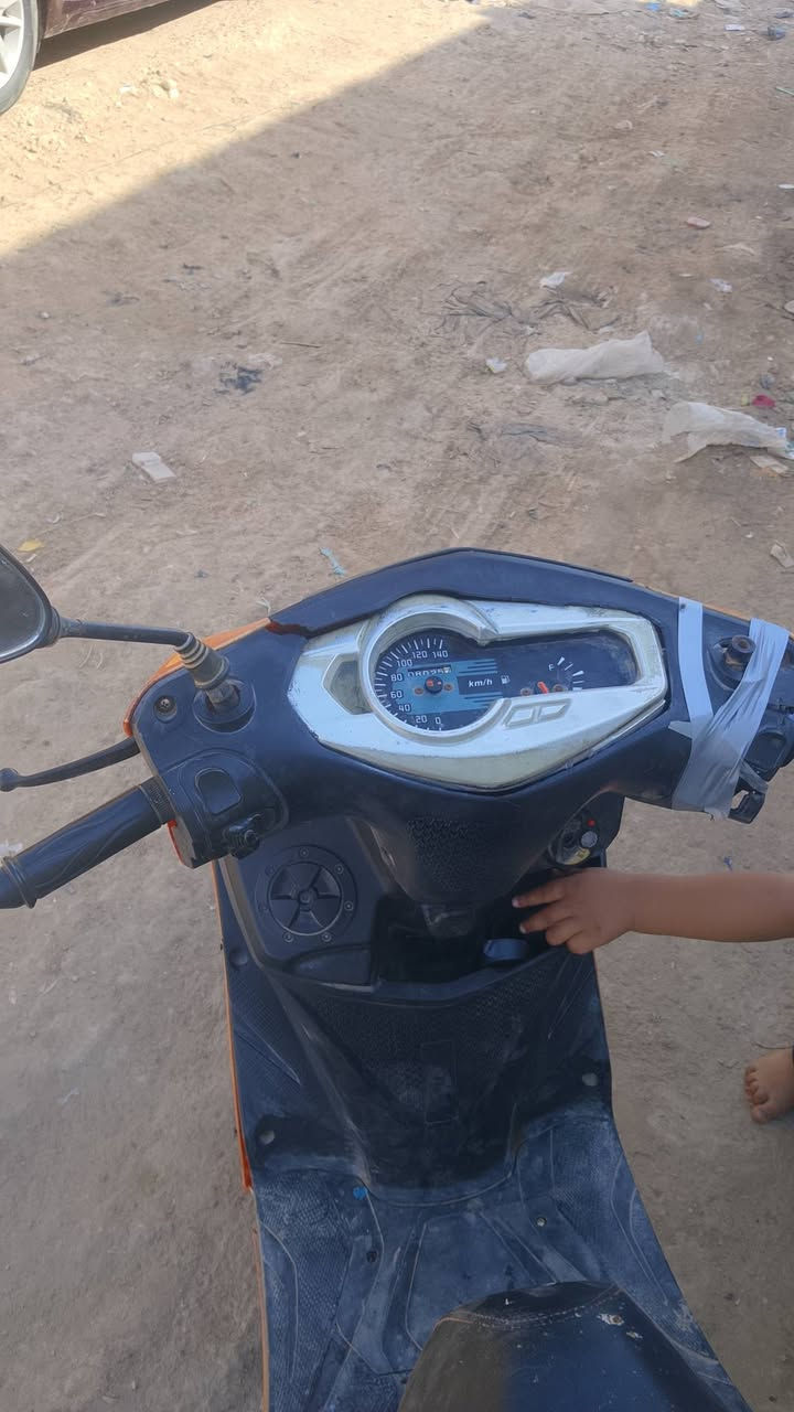 سكنس مكينه ماكس ***********  للبيع شغاله كهربأيات و سلف وهندر ولايت قوي ودبل اشارة واشارت يمنه ويسرة السعر 200وبيها مجال
