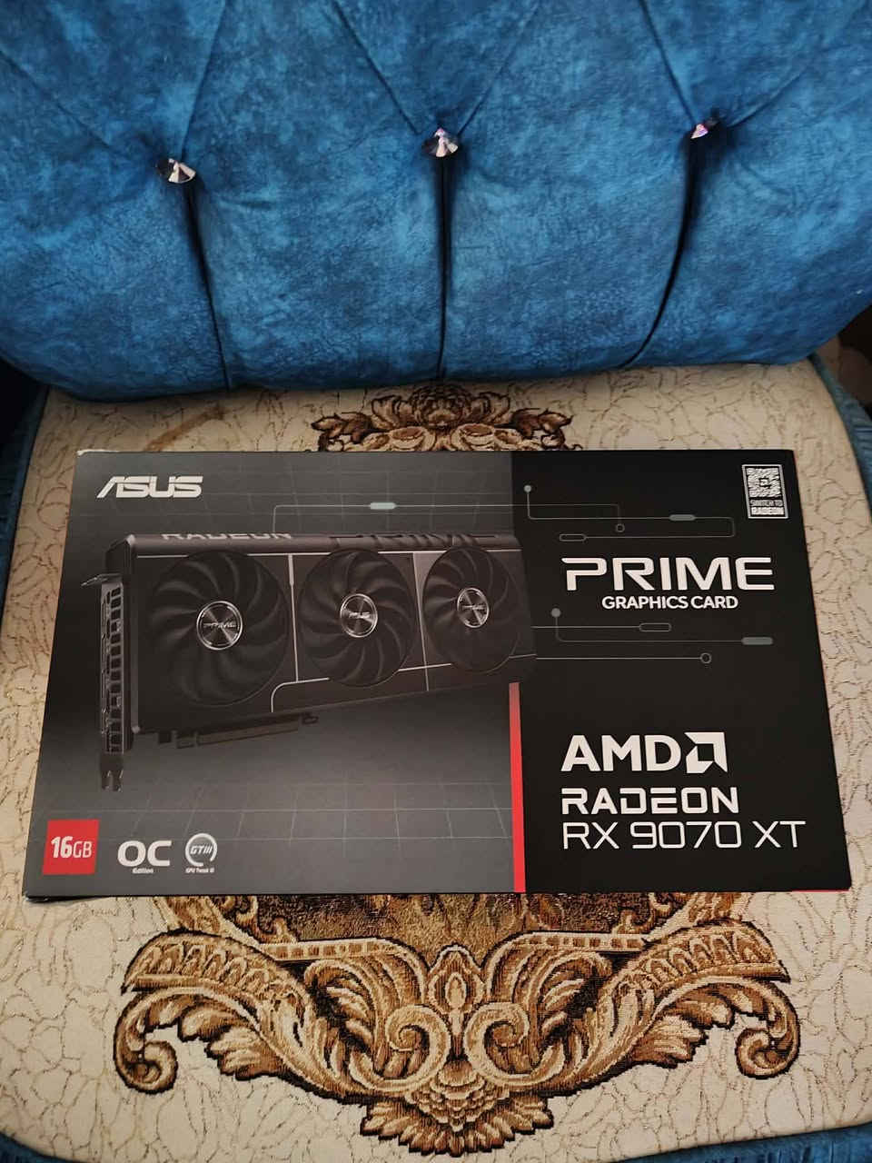 السلام عليكم كرت 9070xt Asus prime غير مُستخدم نهائياً مجرد فتحتة من الكارتونة ع أساس أجمع قطع بس ما كملت المبلغ 
أخذتة مليون و 130 ألف.... أعرضة بمليون و 100 قفل يعتبر الكرت مُجرد اوبن بوكس ماسنجر ماعندي رقمي واتساب للتواصل وياي ***********
