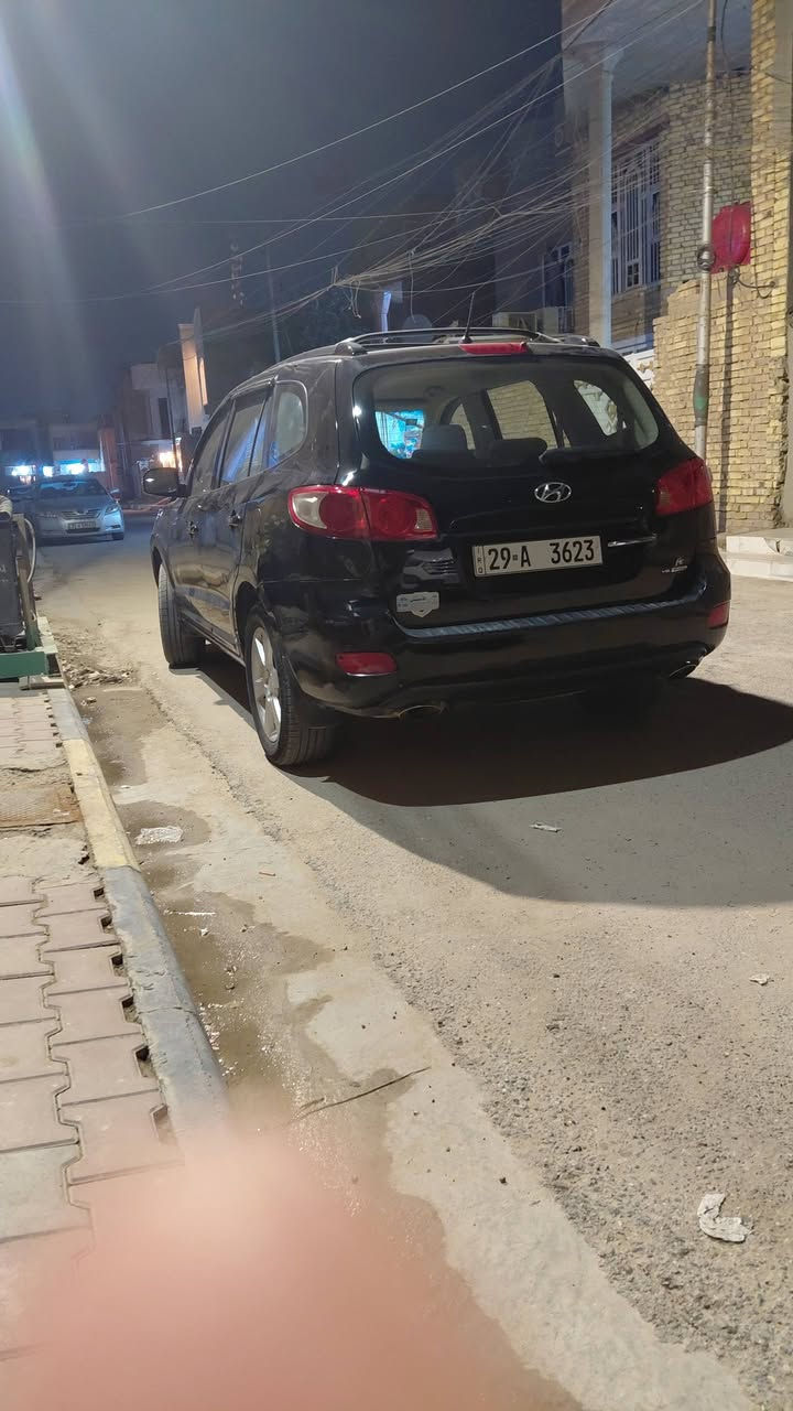 السلام عليكم ورحمه الله وبركاته 
لبيع سياره سنتافي خليجي رقم واسط اربع ارقام 
مكينه سته سندر سبعه راكب كير ومكينه هستوهن مشدودات السياره مكفوله من ضربه بيها صبغ سونار موجود 
تبريد ٣ قطع 
بكاني واسط الموفقيه 
اذا اكو مراوس بسياره وبتيما 
رقمي ***********
السعر ١١٦
