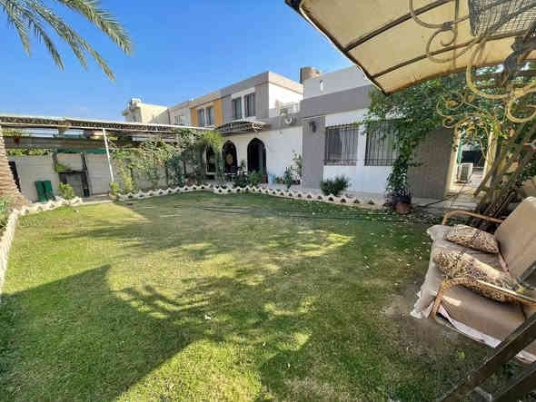 دار للبيع دوميز دور الضباط  المساحه 400 متر مع فضله 200 متر  طابو صرف باسم شخص واحد.
السعر 325 مليون وبي مجال 
***********  الشراي يتصل ويدلل
