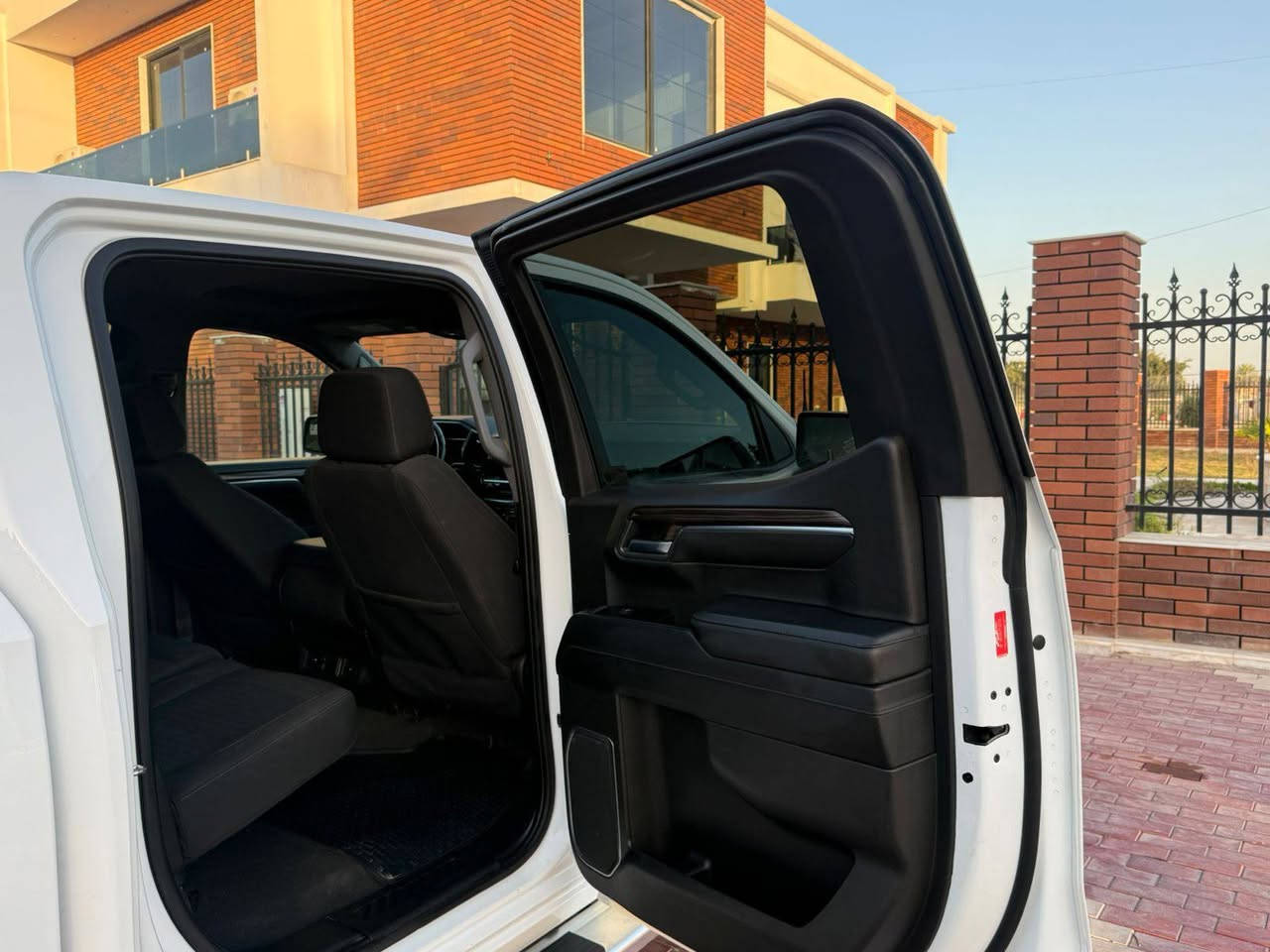 السلام عليكم
للبيع سلفرادو موديل 23 رقم بغداد بسمي تحويل وارد امريكي حادثهة حافه الجاملغ مكينه 8 سلندر 5300 فئه LT. مواصفاتهة دشبول جديد دجتال رادارات اماميه وخلفيه توقف ذاتي اوتو هولد انضمه قياده تحديد مسار سياقه اليه تشغيل عن بعد كامره شاشه كشنات تدفئه ستيرن هيتر باب طويل بدي كصير السياره حيل جديده واحله واجدد من الصور وعلئ ايدي وعليهة ادامه كامله كير مكينه حداديه تايرات دواخل كلشي بيهة مكفول عدا حادثهة للاستفسار *********** مكانهة كربلاء،  الشراي يتصل وبخدمته كربلاء, العراق
