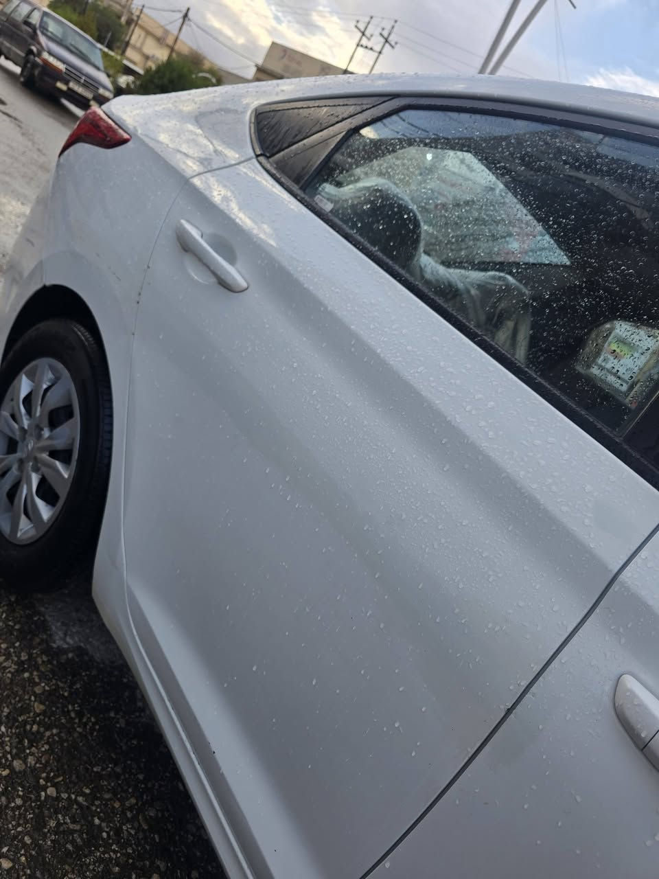 اكسنت 2020 خليجي 👉👉
السعر 120 وبيها مجال للشراي
رقم اربيل جديد 
سنوية 2026 ما ساقطة 
ناشر السونار عيني شوفه وهاي معلوماتها كامله 
اذا تحت تشوف صورة الضرر من الاسفل تفضل خاص 
ضررها ضربة صندوك ( الحوض لي الوسط ومرجع ) وجاملغ اليسار خلف  صبغ ومعجون
بيها داخل من جهة الجاملغ اليسار اثر الضربة 
صندوق مبدل  اصلي 
بيها كارت اثر شخط بالباب خلف السكن 

كوبون بانزين
سيارة ماشية 96 الف كيلو متر 
مثبت سرعة
تبريد قطعتين 
اشاير مري 
كاميرا خلفية 

المعلومات كامله اغاتي الي يحب يشتري يتصل 
سيارة كاملة وجاهزة للفحص والتراي 
كير محرك طخم شرط 
شراي تفضل اتصل ***********
مكاني حي الشرطة
