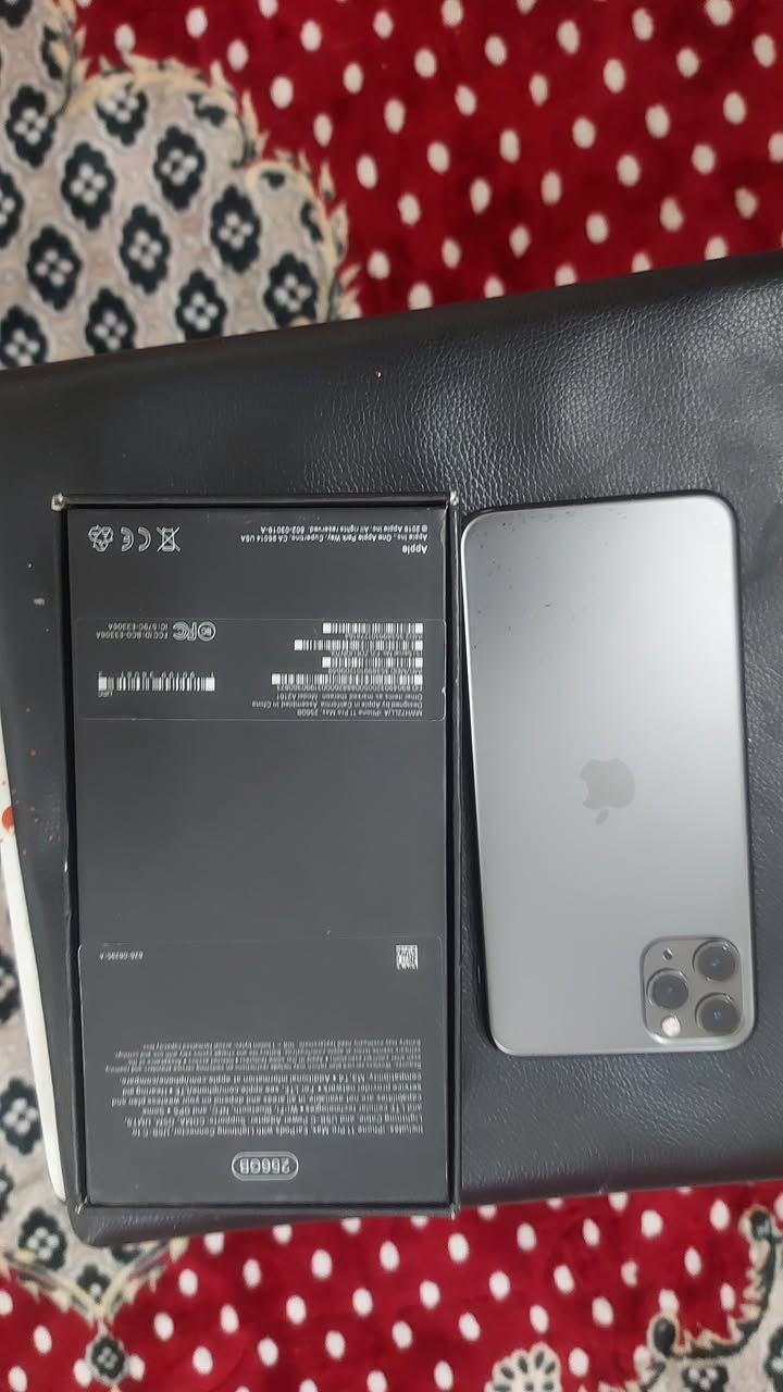 ١١ برو ماكس ذاكره ٢٥٦ بطاريه ٨٤ بلاديه نضيف كلش كله شغال استخدام قليل مبدل بس شاشه OLD وكاله اذا مو مثل الاصليه يرجع عنواني بغداد جديده ***********
