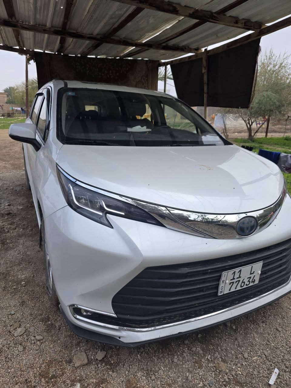 السلام عليكم ورحمه الله وبركاته 
#للبيع تيوتا سينا هايبرد موديل ٢٢
صورة الحادث موضح بلمنشور 
رقم الهاتف ***********
