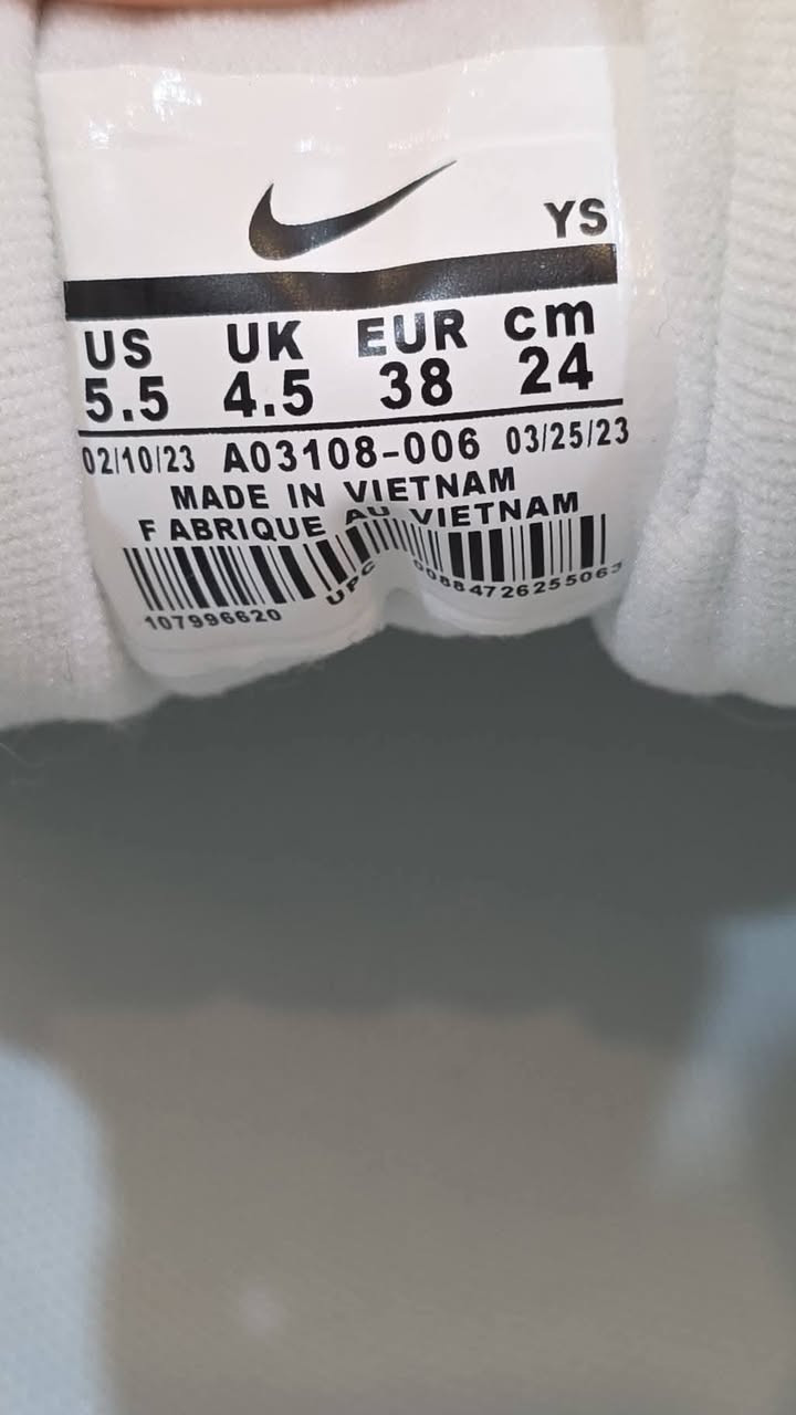 حذاء نايك صناعه فيتنامي اصلي
قياس 38. ✅
الي يفيدة يخلي سعر وبلعافية عليه ✅


**إذا كنت صاحب هذا الإعلان وتريد حذفه لأي سبب، رجاءا أرسل رسالة إلى الدعم الفني**
