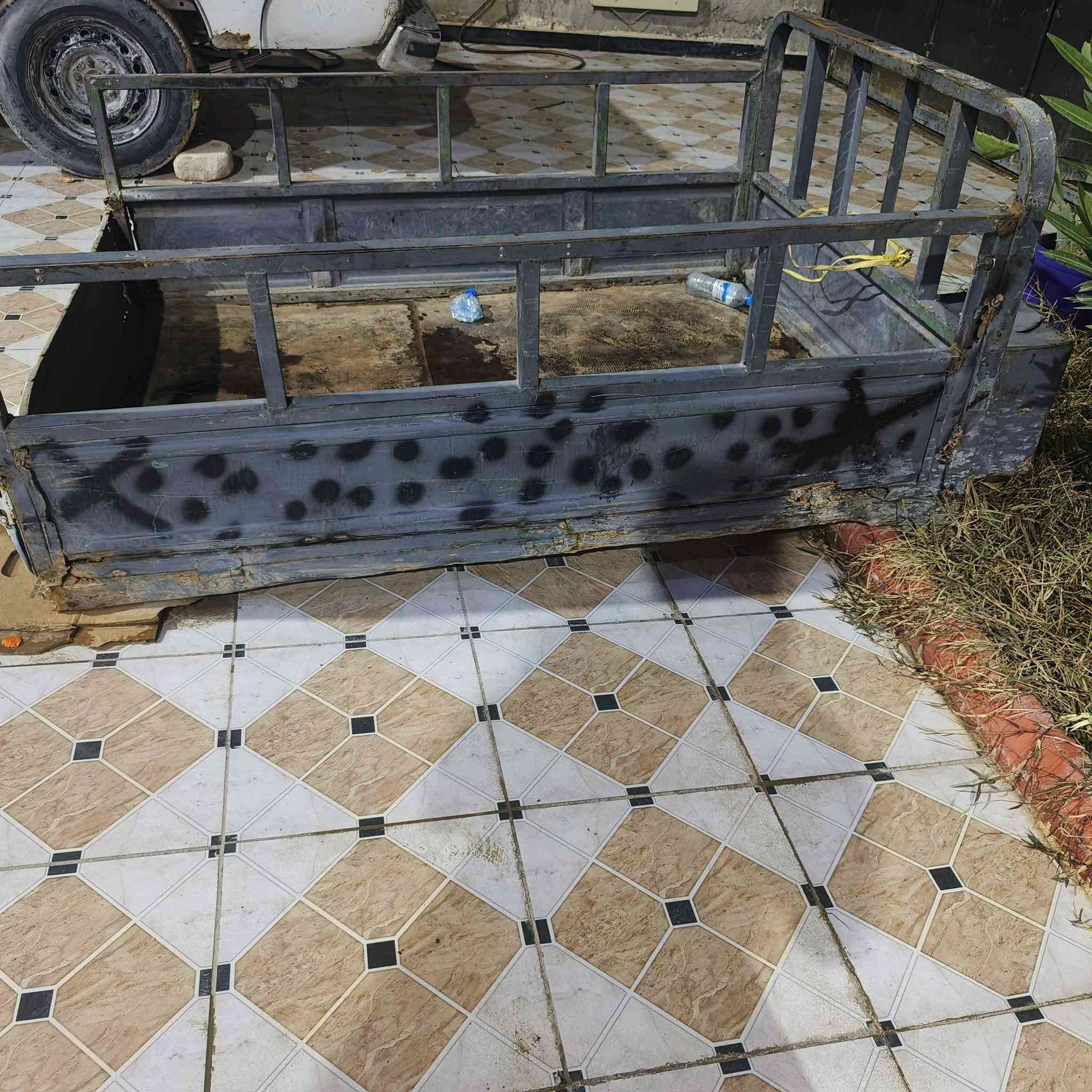 بدي للبيع مكان الزبير, ***********
