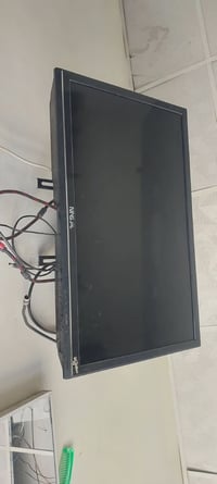 ستلايت الرابعه بدون اشتراك  + شاشه ٣٢ فول نضافه السعر ١٥٠ الف مكاني ال...