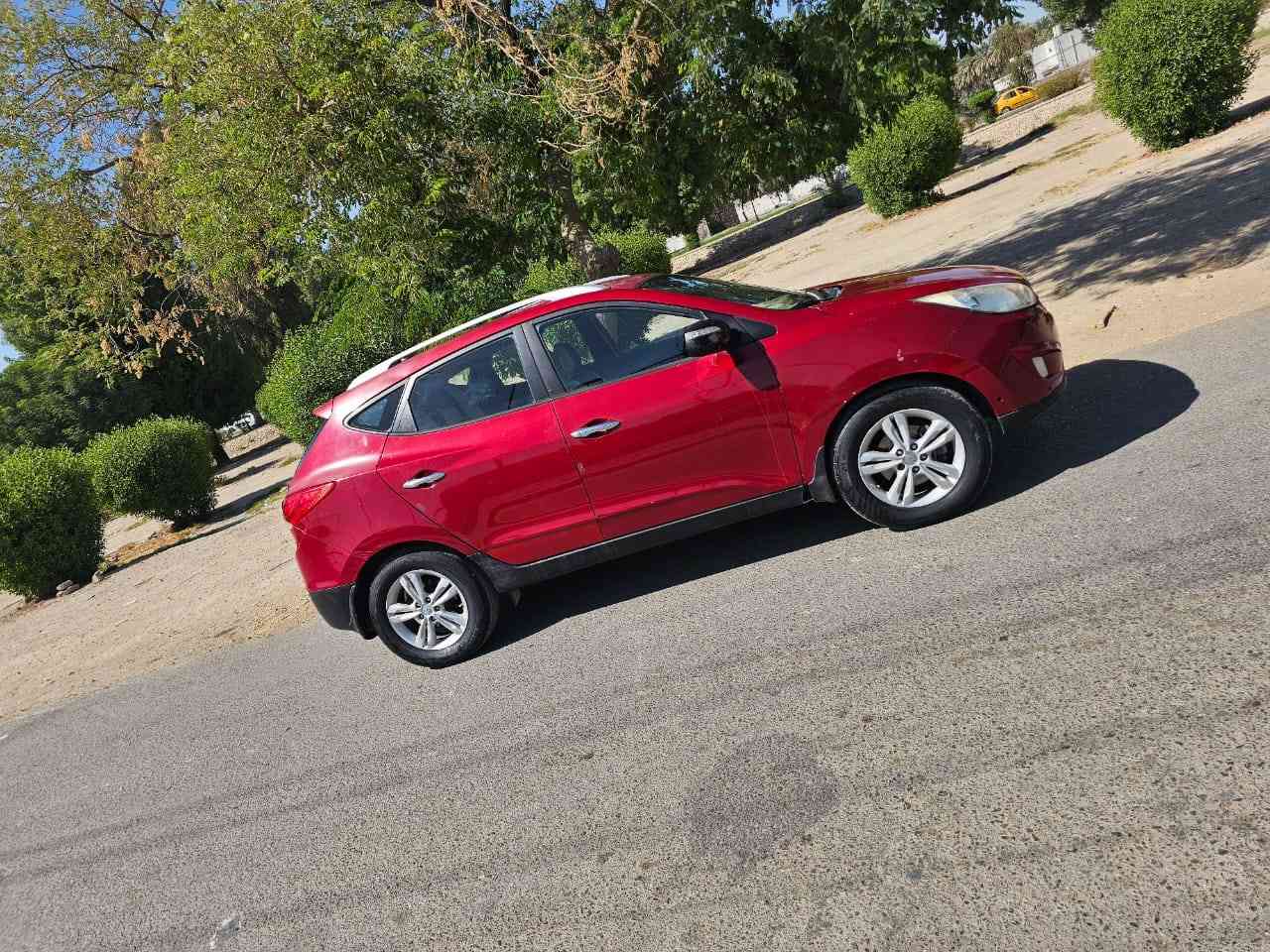 السلام عليكم سياره توكسان موديل ٢٠١٢ خليجي بيها جاملغ وباب تبديل وبنيد صبغ سياره جاهزه محرك كير تبريد تدفئه رقم بغداد نكليزي ابسمي مكاني بغداد  السعر ١٢٢ وبيها مجال بسيط حك الجيه ***********
