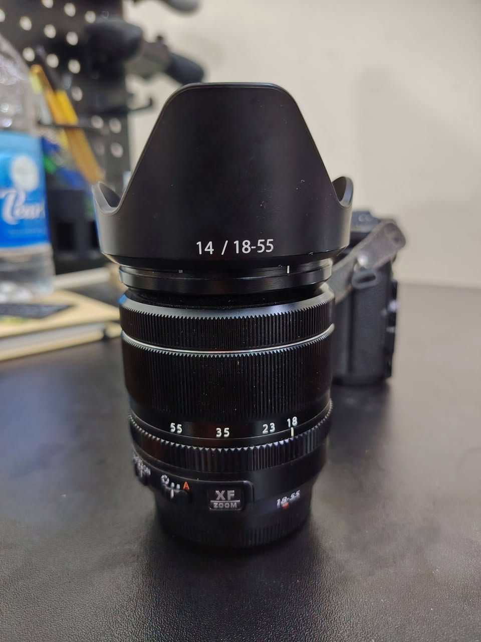 للبيع:  الفوجي Fujifilm X-T3
وعِدة كاملة!
​
للبيع: وحش الفوجي Fujifilm X-T3.. نظافة "عروسة" وعِدة كاملة!
​لأهل الذوق وأصحاب اللقطة السينمائية، عندي هاي التحفة الفنية للبيع. كاميرا غنية عن التعريف، تجمع بين الكلاسيك وقوة الأداء، وياها عدسات تخليك ما تحتاج شي بعد.
​الأغراض اللي وياهة:
​جسم الكاميرا (Fujifilm X-T3): لون أسود ملكي، الكاميرا نظيفة جداً وأداؤها بالفيديو والصور "خرافي". تصوير 4K وسرعة تركيز (Autofocus) طيارة.
​العدسة الراقية (XF 23mm f/1.4 R): هاي العدسة يسموها "ملكة العزل". بفتحة 1.4 تنطيك غواش (Bokeh) للتربة وألوان تجنن، تفيد جداً للبورتريه وتصوير الشارع.
​العدسة الجوكر (XF 18-55mm f/2.8-4): هاي مو عدسة كيت عادية، هاي عدسة "بريميوم" بيها مانع اهتزاز وتفيدك بكل مكان، سفر، مناسبات، وفلوكات.

السعر ٨٥٠  الف


**إذا كنت صاحب هذا الإعلان وتريد حذفه لأي سبب، رجاءا أرسل رسالة إلى الدعم الفني**