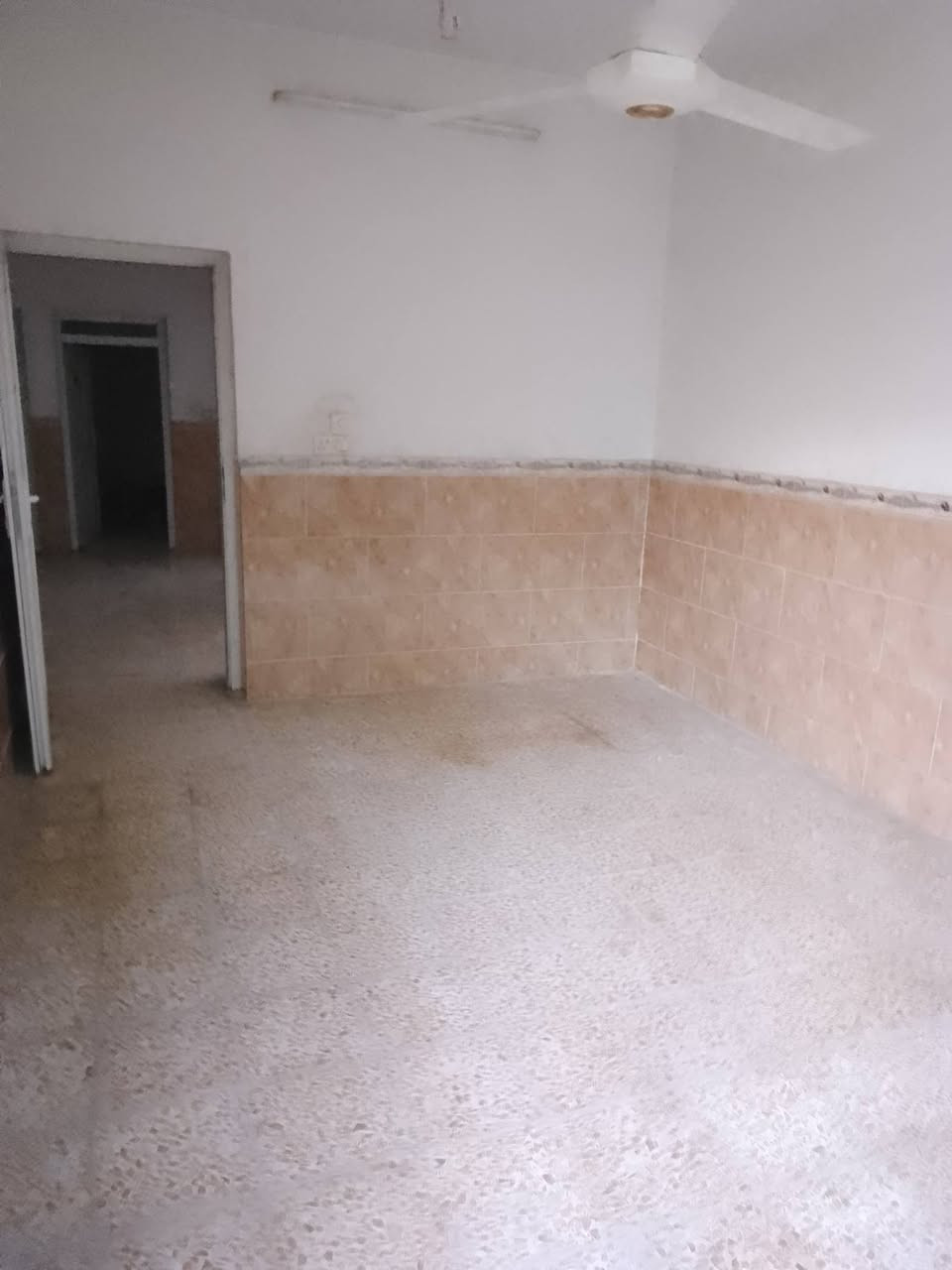 دار للبيع في حي سومر  قرب سايدين 112 المساحه 150متر سند طابو سكني قرار تمليك باسمي استقبال وهول و غرفتين نوم مشتملات سيراميك السعر التواصل على الرقم ***********
