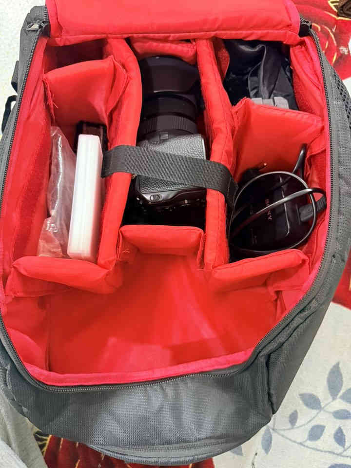 السلام عليكم 
للبيع 📍
كاميرا سوني 7Riii الغنية عن التعريف  

عدسة سيجما ٢٤-٧٠ اصدار ثاني (العدسه التقريب مالتهاا ميوصل للاخير التقويب يقفل بين ال٥٠ وال ٧٠ ) وهذا الشي ما مأثر لا على العدسه ولا على ادائهاا. 
الملحقات📍
📌كرب 
📌بطارية عدد ٢
📌رام ٦٤ سان داسك 
📌شاحن خارجي 
📌كيبل شحن الكاميرا مباشر 
📌جنطة كاميرا مقسمة 
الشتر ٢٤ k
الاسعار📍
سعر البدي (١٧٠٠)
سعر العدسه(١٢٠٠)
سعر الكرب (٣٠)
سعر الشاحن (٣٠)
سعر الجنطة(٢٥) 
الغراض نضيفات كلش 
انضف من الصور. 
للتواصل : 
فيسبوك 
للاتصال :
***********
