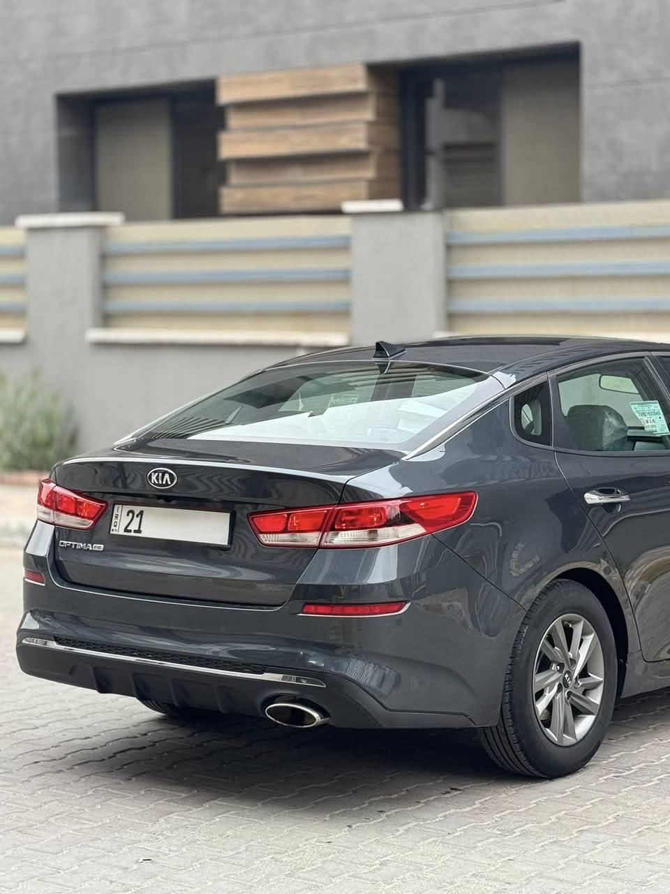 ب سعر البلاش كيا اوبتيما 2020  FE فول وارد امريكي
السيارة كفالة عامة ماعدا ضرر امريكا جدا سخيف بدون ارباك  جاملغ امامي فقط مكفولة من الشاصي والغد والدواخل 
سيارة  ماشية 49 الف بحالة الوكالة 
رقم شمالي  الجديد هزة وفحص وسنوية كلشي جديد
المحرك 2.4. V4  المرغوب  .
المواصفات :

 تخم تاير جديد
مانع انغلاق المكابح ABS  . 
* مصابيح أمامية زنون . 
* كشافات الضباب زنون . 
* المصابيح الأمامية مع LED . 
* حساسات . 
* شاشه كبيرة مع نظام ملاحة نفكيشن GPS .
* الشاشة مع اوپشنات كثيرة  . 
* سستم صوت الپاين .
رادر امامي نضام تحديد المسار 
3 انظمه قيادة رياضي واقتصادي وطبيعي . 
* تدفئة ستيرن . 
* محدد سرعة . 
* تلفون بلوتوث . 
* كاميرا خلفية .
* مرايا متحسسة للاضاءة العالية .
* دخول ذكي (بصمة) .
* الرقم شمالي  تحويل ثاني 

السعر   134وبيها مجال 

*العنوان: بغداد  الكرخ قرب المطار 

للأتصال على الرقم 

***********
