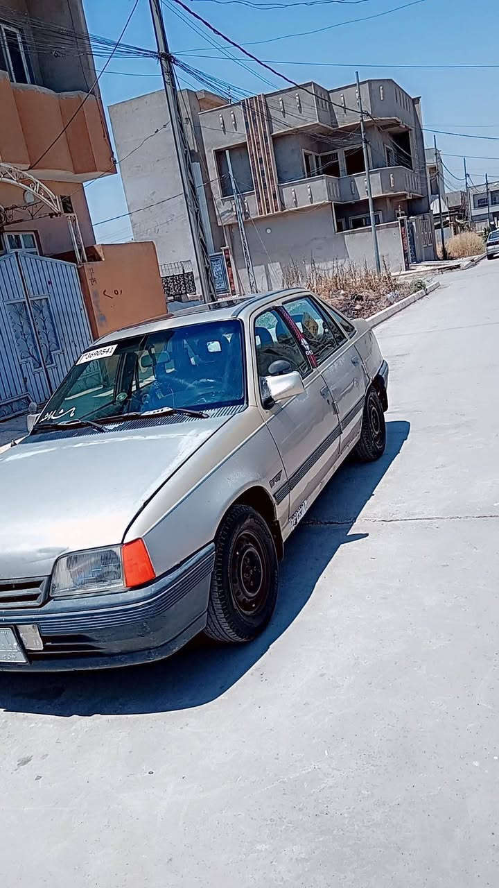 سياره كاديت للبيع رقم الماني سياره بدون صبق طخم جديد مكينه كير نضاف صاحبه موجود شرط وكاله وتحويل ***********
