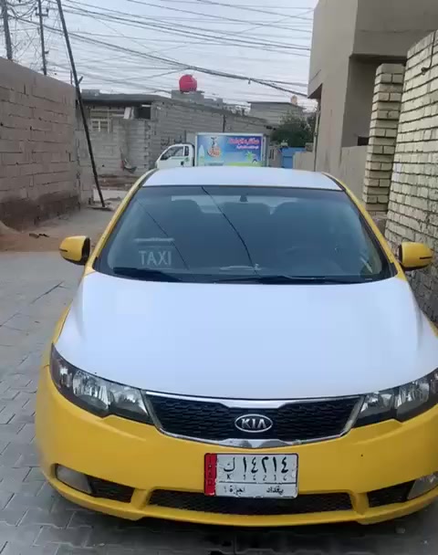 السلام عليكم فورتي موديل 2013 سيارة مكينة كايمة مصبوغة عام اثر شخوط حالين سيارة شغالة تبريد شغال صدرها نص عمر سيارة بسمي سنوية ساقطة بسنة 2025 مكاني حي اور تفاصيل سيارة اتصل *********** سعر 75 بيها مجال شي قليل
