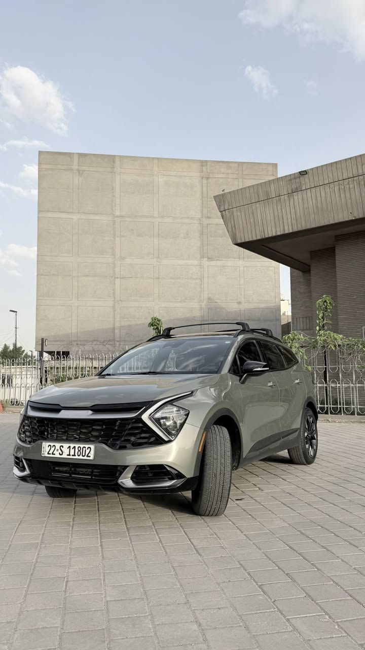🚗 كيا سبورتج X-Line موديل 2023 للبيع 🚗
السلام عليكم أخوان.. سيارة كيا سبورتج X-Line موديل 2023 (وارد أمريكي) متوفرة للبيع، السيارة بحالة ممتازة وجاهزة من كلشي.

المواصفات العامة والخلية:

 المحرك والگير: مكفولات كفالة عامة ماشيه 53 الف (بشرط الفحص).

 الإيرباكات: سليمة كلياً (ما مفجورة نهائياً).

 الوقود: استخدام شخصي وملتزم ببانزين محسن فقط، المحرك صافي وبدون أي مشاكل.

مواصفات فئة X-Line المميزة:

 دفع رباعي مستمر (AWD) مع وضعيات قيادة متعددة.

 مظهر خارجي رياضي وهجومي خاص بفئة X-Line 

 شاشة دشبول وشاشة وسطية كبيرة مدمجة ديجيتال بالكامل.

 كراسي جلد تطريز خاص بالفئة مع تحكم كهربائي.

 رادار تحديد مسار، رادار مانع اصطدام، وتنبيه النقاط العمياء.

 كاميرا خلفية دوارة مع حساسات خلفية بلادية.

 تشغيل عن بعد + بصمة تشغيل وبصمة أبواب.

 ليدات أمامية وخلفية وتصميم إضاءة حديث.

 تبريد قطعتين (ثلج ما شاء الله).

 ويل كروم حجم كبير خاص بفئة الإكس لاين.

ملاحظات إضافية: حادث السياره سرقة وضربة بالبنيد بسيطة بدون شاصي بدون لغد كفاله  

السيارة حلوة ونظيفة جداً، جاهزة من رقم وسنوية وهزة، وما تحتاج أي مصاريف.

 السعر: (220) $

 مكان التواجد: (بغداد)

 للاستفسار والتواصل: (***********)
