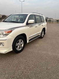 لاندكروز بريم ٢٠١٣ عداد المسافه ١٣٩٠٠٠ قابل للزياده السياره رقم بغداد ...