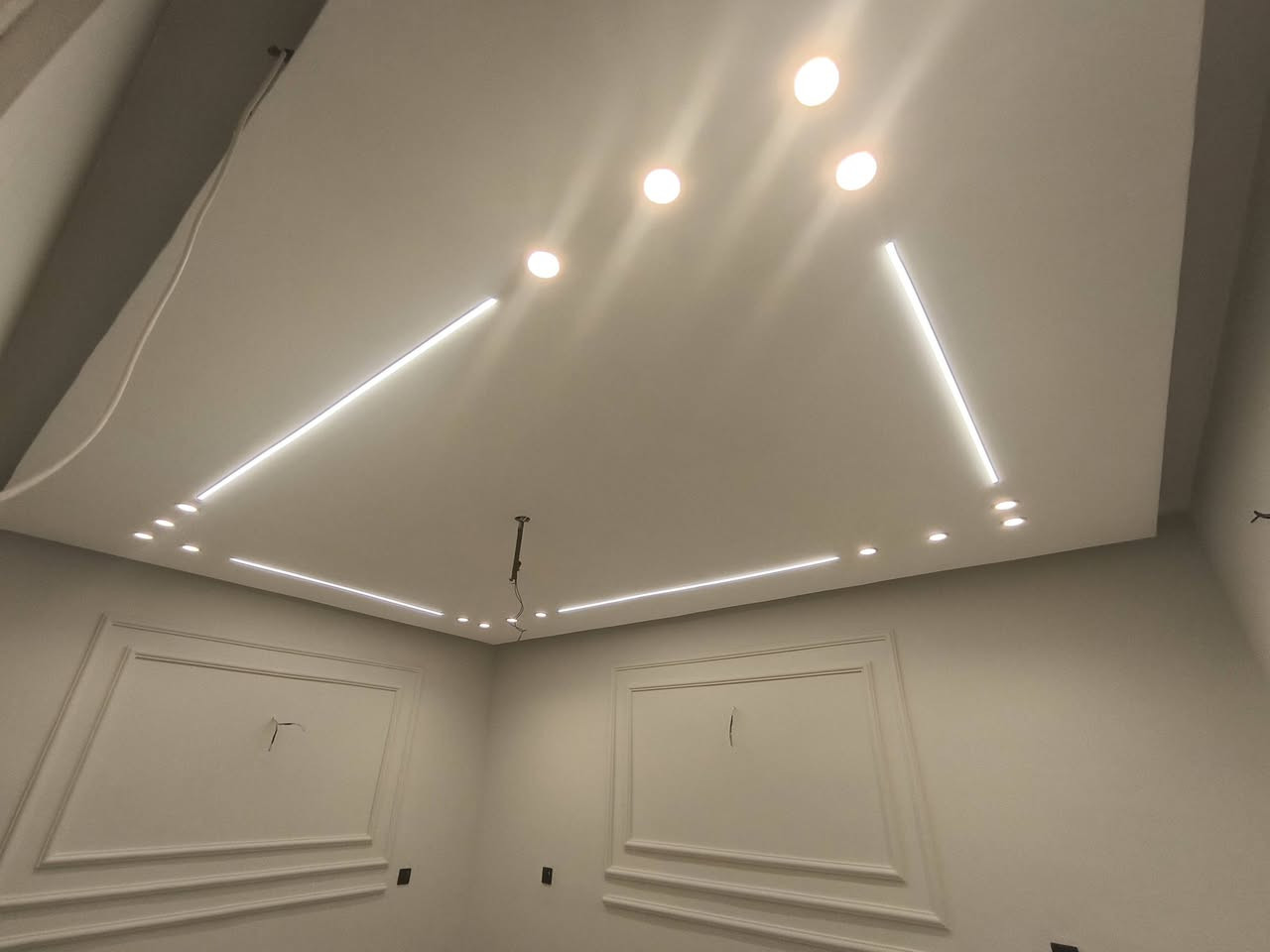 ياالله سلام عليكم تم اكمال عمل البيت الاخ مرتضى الدليمي وكان عمل حسب طلب الزبون اصباغ من شركة جوتن النرويجيه قابل لغسل ولمسح اخوكم حيدر ابو رقية الاصباغ والديكورات المنزليه وجميع انواع التصاميم.    ***********
