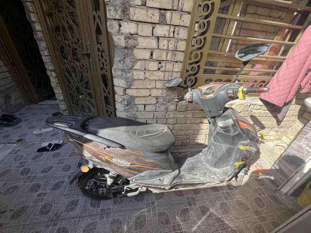 السلام عليكم
دراجة شحن 

5بطاريات 

نضام R

بيهة 4سرع 

بطاريات نص عمر 

الدراجة ايرادلة شوية ترتيب 

السعر 250 وبيهة مجال 

رقم ***********
