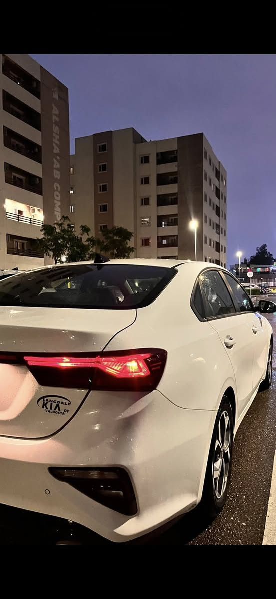 كًية فورتي —2019
وارد امريكي —بدون صبغ 
بدون دواخل —بدون ايرباك 
السيارة بسمي بغداد  
السيارة ماشيه 95000mi
لون ابيض — السيارة نص فول 
السيارة كير at محور مو svt 
حادثة بص قابق جنطة 
و بيه ملاحضات بصيطه 
*********** وتساب
