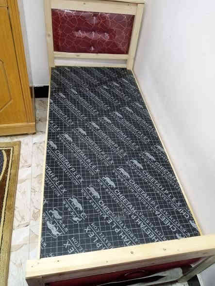 كنتور سنديان كويتي خشب معا سرير نفر عدد ثنين نضيفات وبدون ضرر ***********
