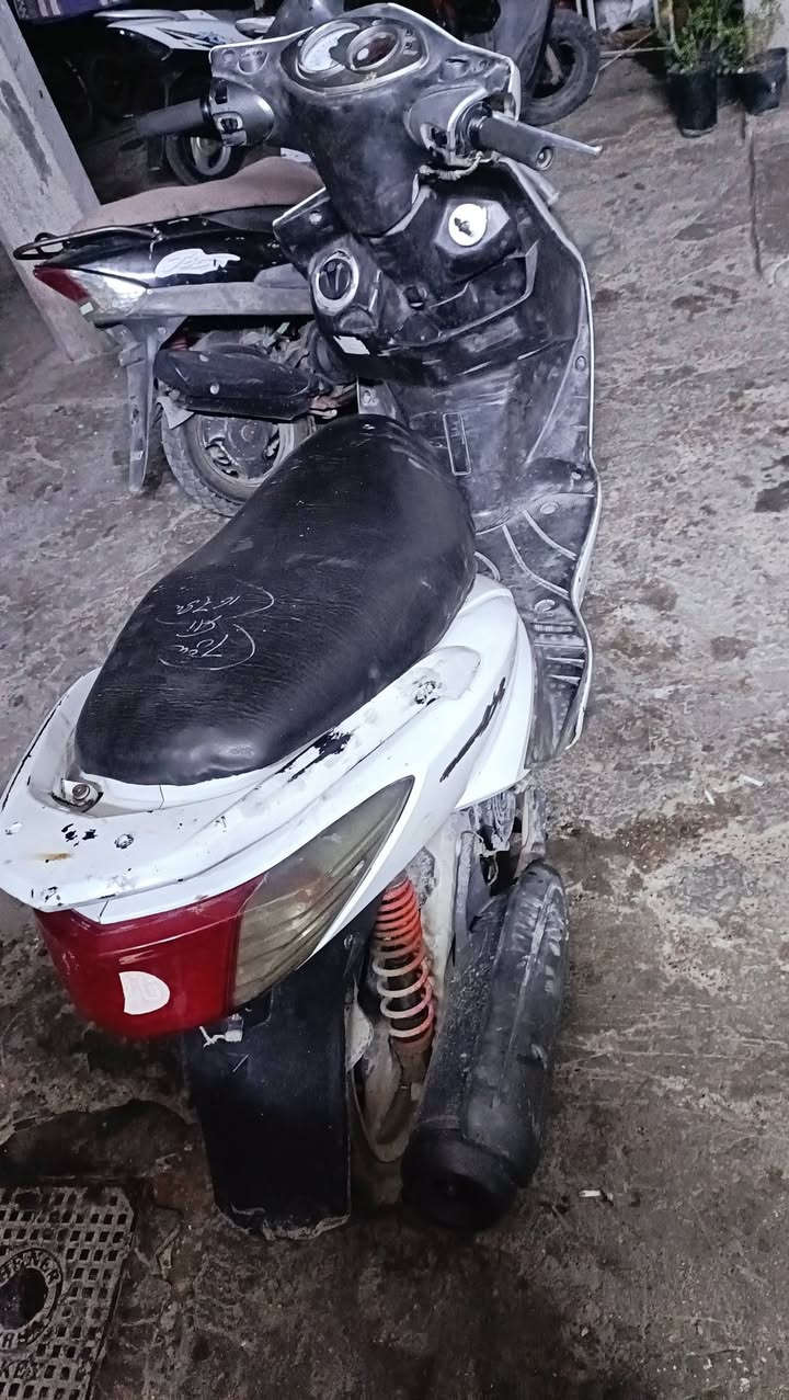 سلام عليكم للبيع سكنس فحل نوزل الدراجة شخالة سلف بس القايش مقطوع *********** السعر 350 أو بيها مجال
