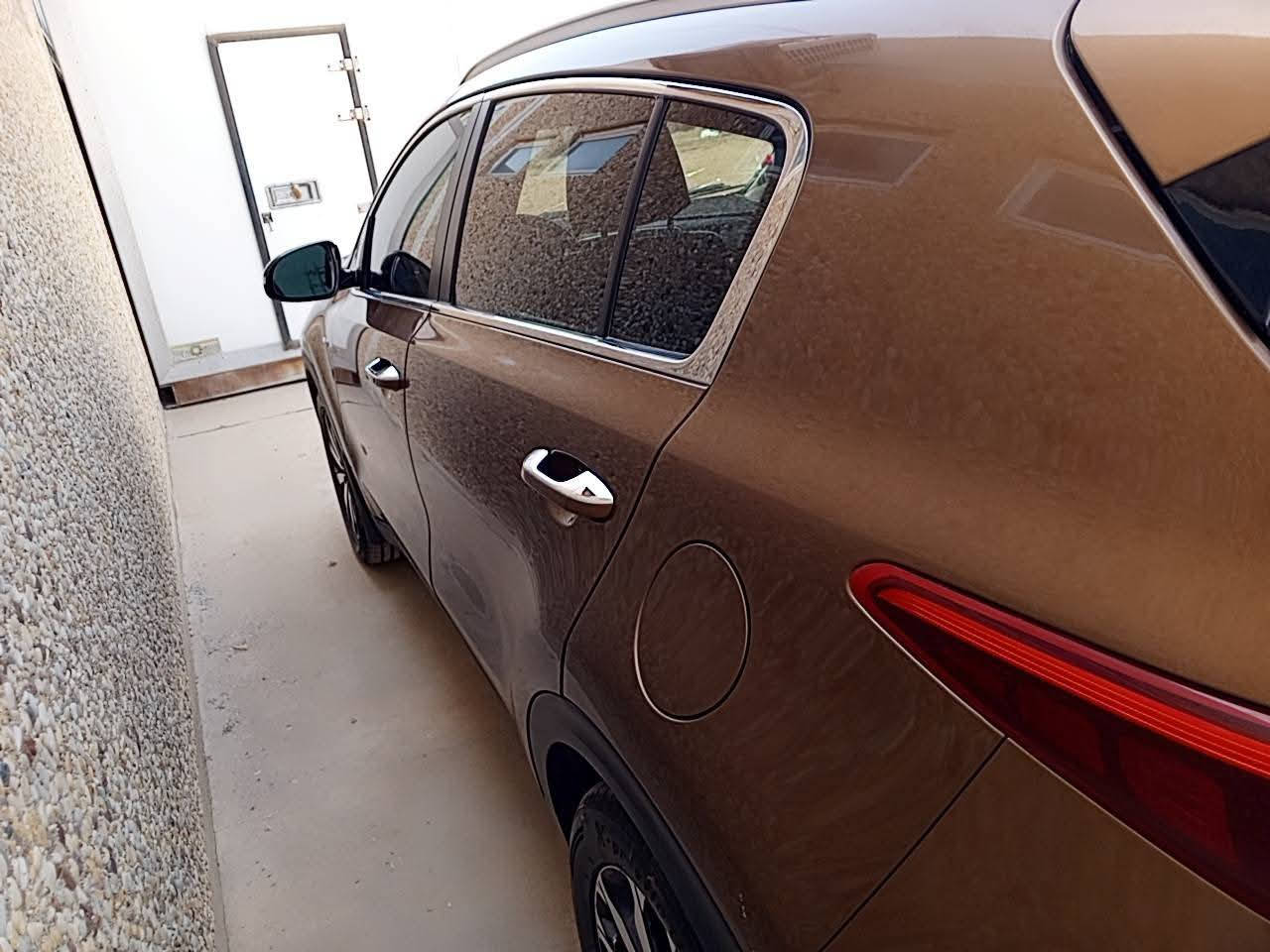 السلام عليكم ورحمه الله وبركاته سبورتج امريكي موديل 2017 ماشيه 72 وقابل للزياده حادثهه بارد بل بنيد وتبديل دعاميه فقط سياره جديده وعلى ايدي من سنة الدخول محرك 2400 gdi فول مواصفاتت
رادار 
تحكم قيادة
بنراما
ترحيب
بصمه
كشن تدفئه
وبيهه بعد مواصفات رقم واسط انكليزي سياره خير من الله دينار متصرف عليهه مكاني واسط وبأسمي هذا رقمي للتواصل ***********
