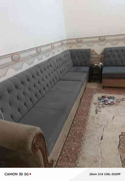 تخم ديوان ٨ مقاعد نضيف اي ضرر مابي السعر200 الف وبي مجال بسيط حك الجيه
***********
