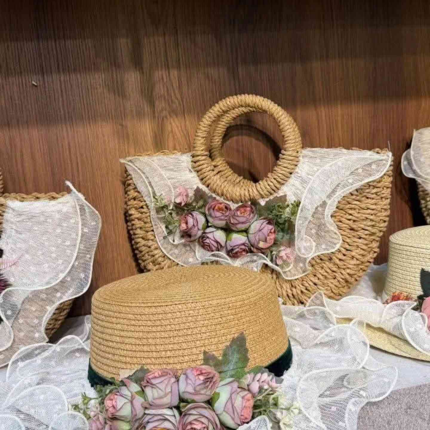 –🎀أناقة ولمسة أنوثة مميزة 🎀
حقيبة مع قبعه كيوت بتصميم عصري وألوان جذابة ✨
مناسبة للطلعات اليومية 🌟والجامعة🌍 والمشاوير 👛 والسفرات 🌈
🔹 خامة ممتازة ⭐جودة عالية
🔹 حجم عملي وخفيف🌙
🔹 ألوان حلوة تناسب كل الأذواق🌹
توصيل جميع المحافظات
توصيل داخل المجمع 
#فولو #كومنت #إكسبلور #لايك #متابعين


**إذا كنت صاحب هذا الإعلان وتريد حذفه لأي سبب، رجاءا أرسل رسالة إلى الدعم الفني**