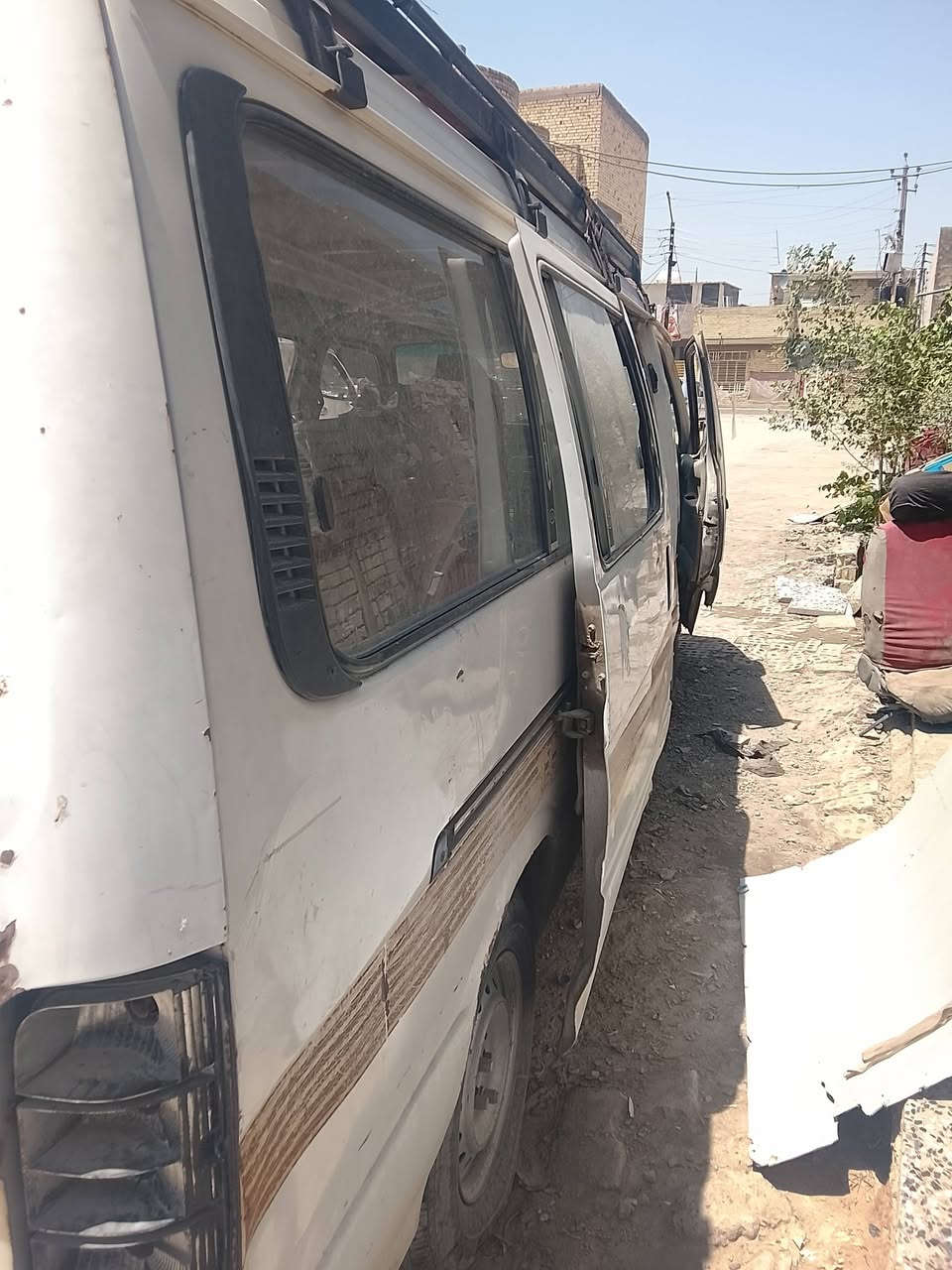 السلام عليكم من رخصه الادمن سياره فتون جنبي سياره سويت بيها حادث باليمنى واريد اريد ابيعها بالسياره يراد لها صرف شويه ماكينه جدا ضفيره تعبانه عنواني بغداد البلديات شارع المصرف السياره عليها غرامات مليون وهي ربع تريد صافي تريد ابيع لك مكور السعر 25 تحويل بيع لك مكور بسعر وابيع لك صافي ***********
