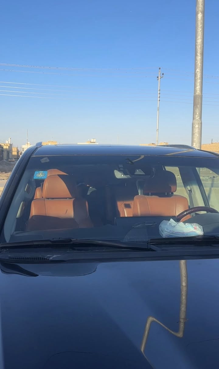 سلام عليكم لكزس موديل 2018 كفاله  السياره تحفه و محافظين عليها سياره كارتون الداخل خوخي لون السياره اسود تجي تشغيل عن بعد  السعر 7شدات و نص باقي التفاصيل عله الرقم ***********
